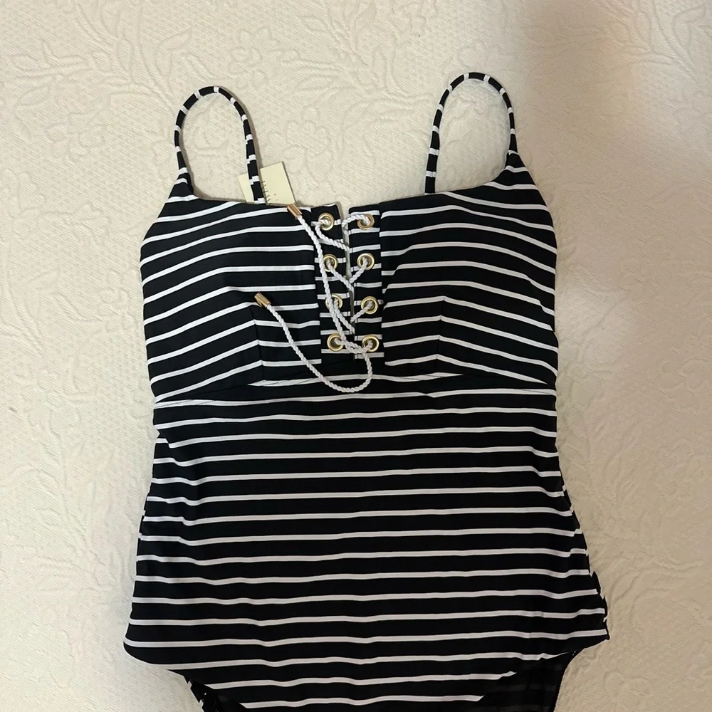 Sea Level Swim. Sealevelcharmarel Lace-Up. Size 8. Black and White - Picture 8 of 13